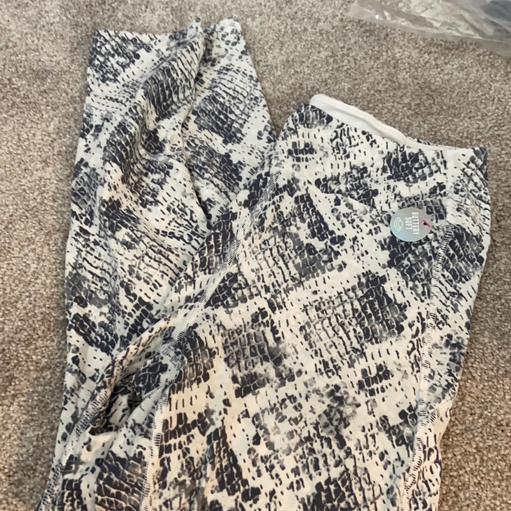 PINK Victoria's Secret Black and White Snakeskin Leggings
